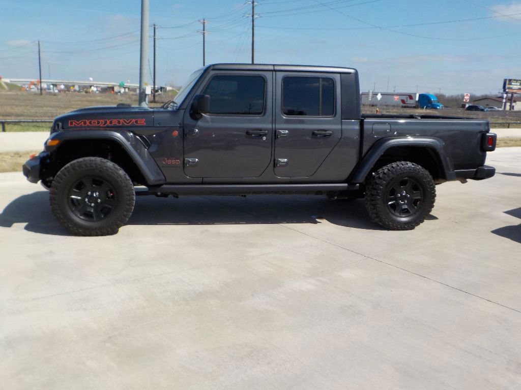 Used 2023 Jeep Gladiator Mojave image 3