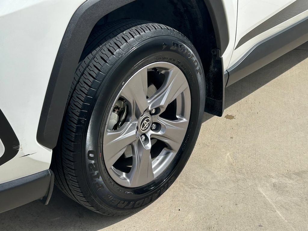 Certified 2022 Toyota RAV4 LE AWD/4WD image 9
