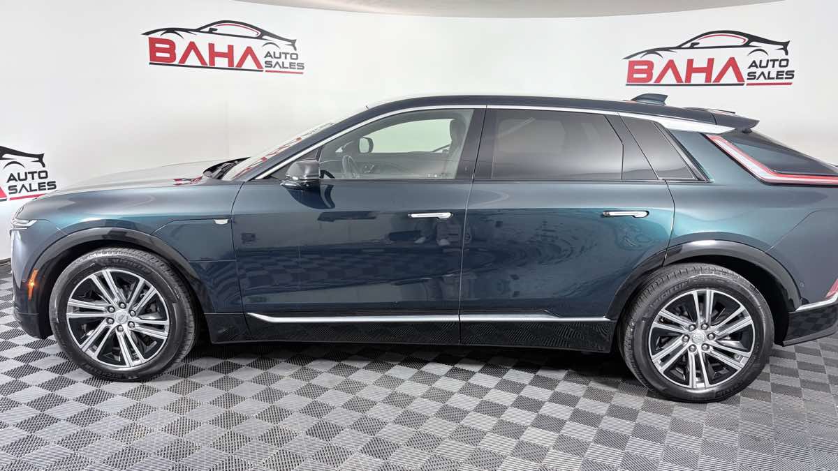 Used 2024 Cadillac Lyriq Luxury AWD/4WD image 5