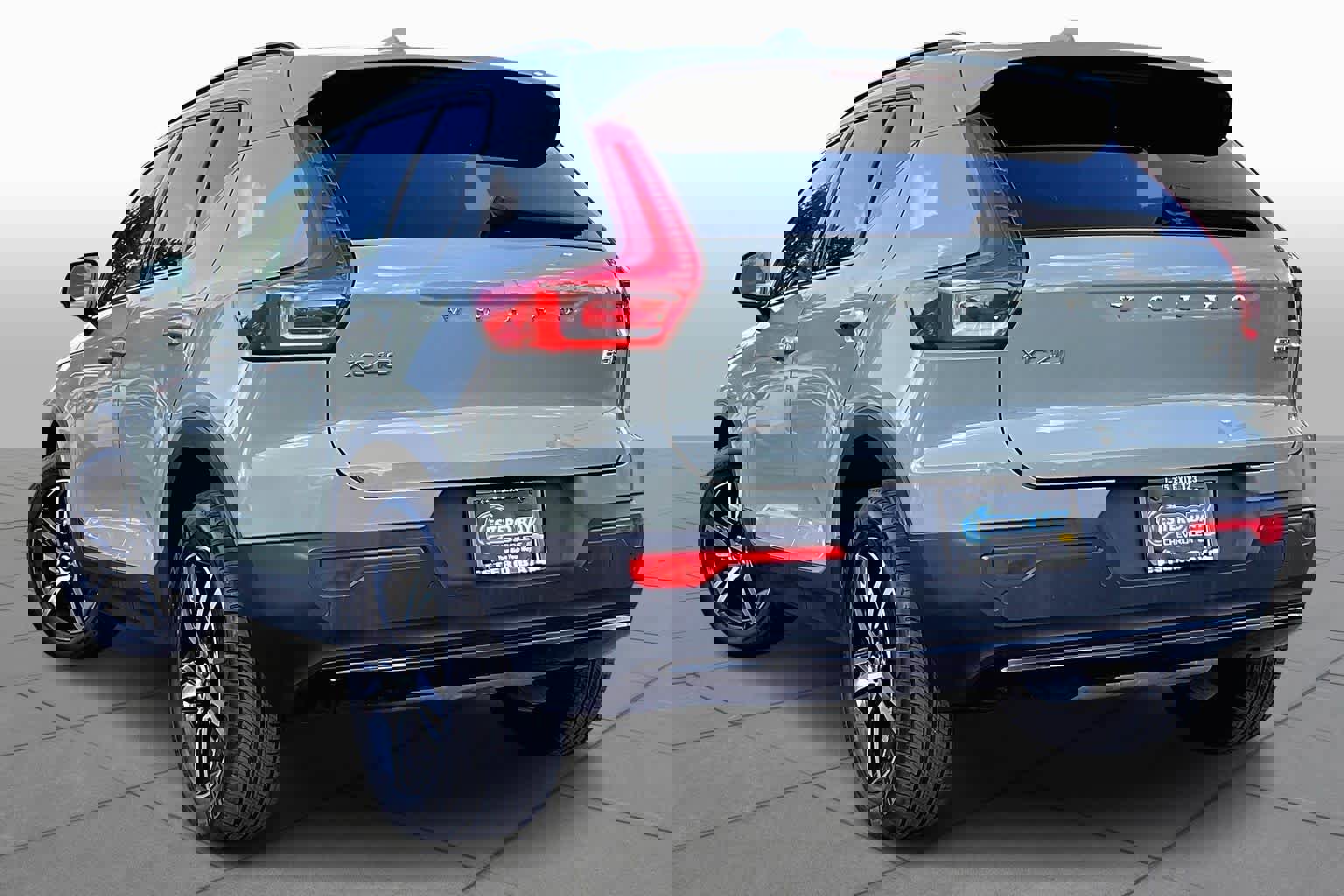 Used 2024 Volvo XC40 B5 Core image 12