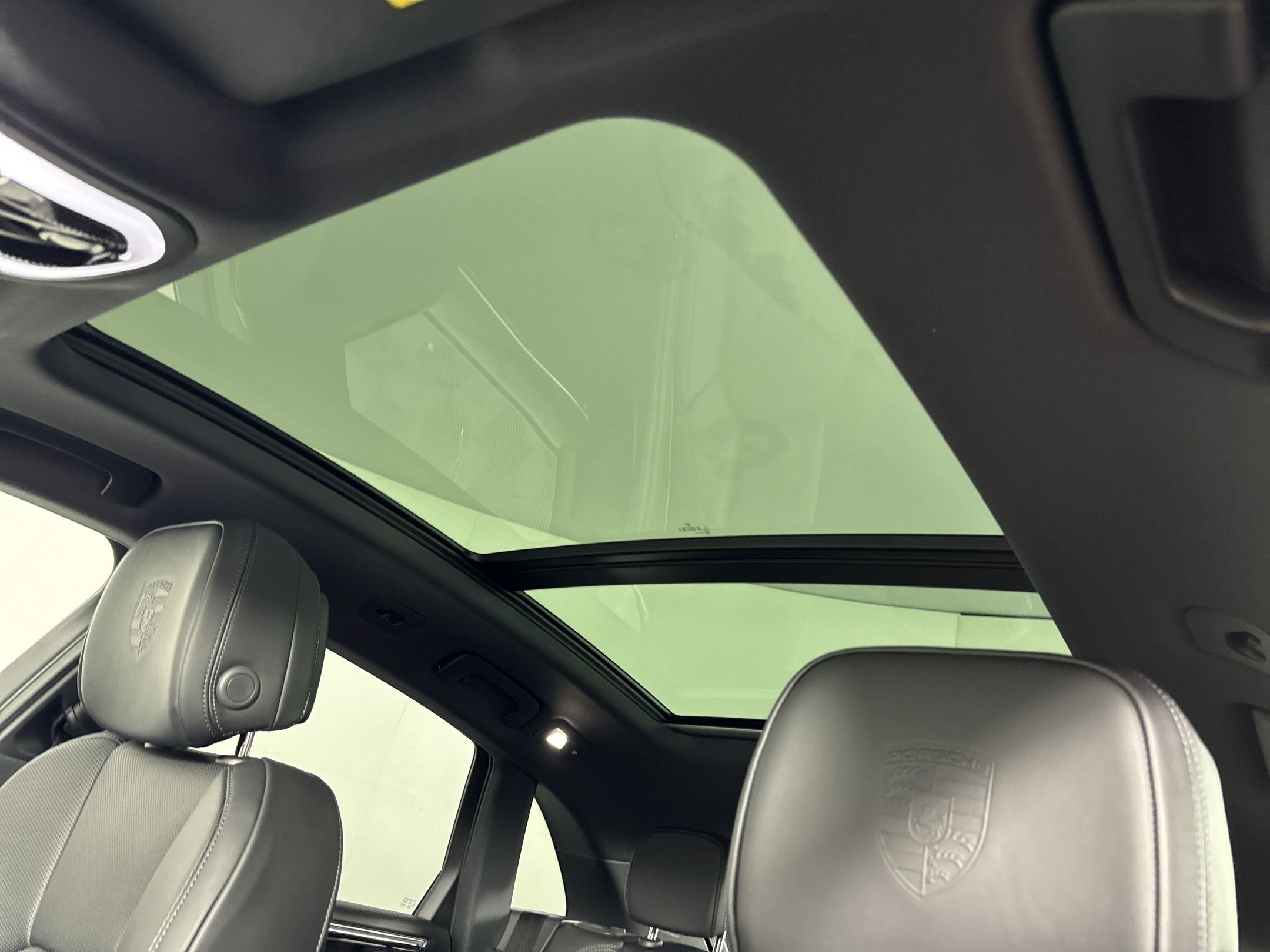 Certified 2025 Porsche Macan image 16