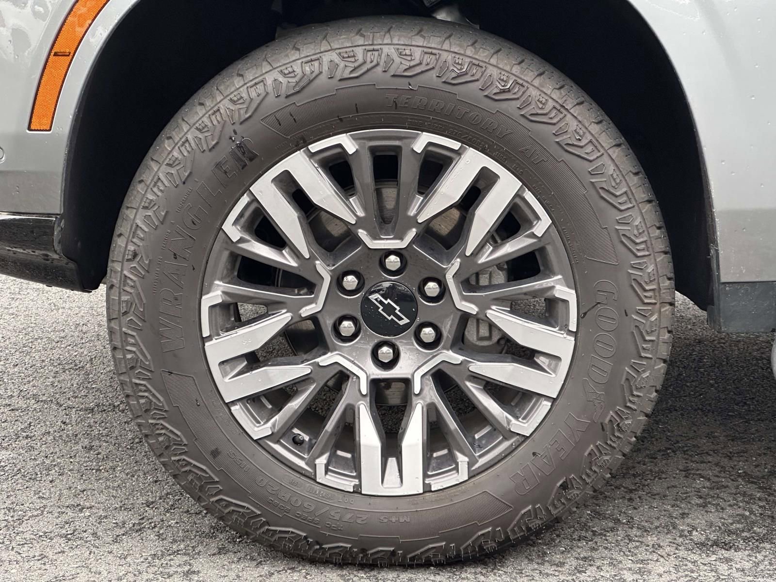 Certified 2025 Chevrolet Suburban Z71 AWD/4WD image 7