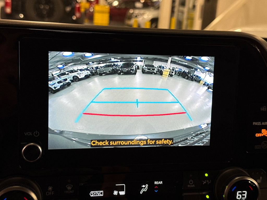Used 2023 Toyota Highlander XLE AWD/4WD image 16