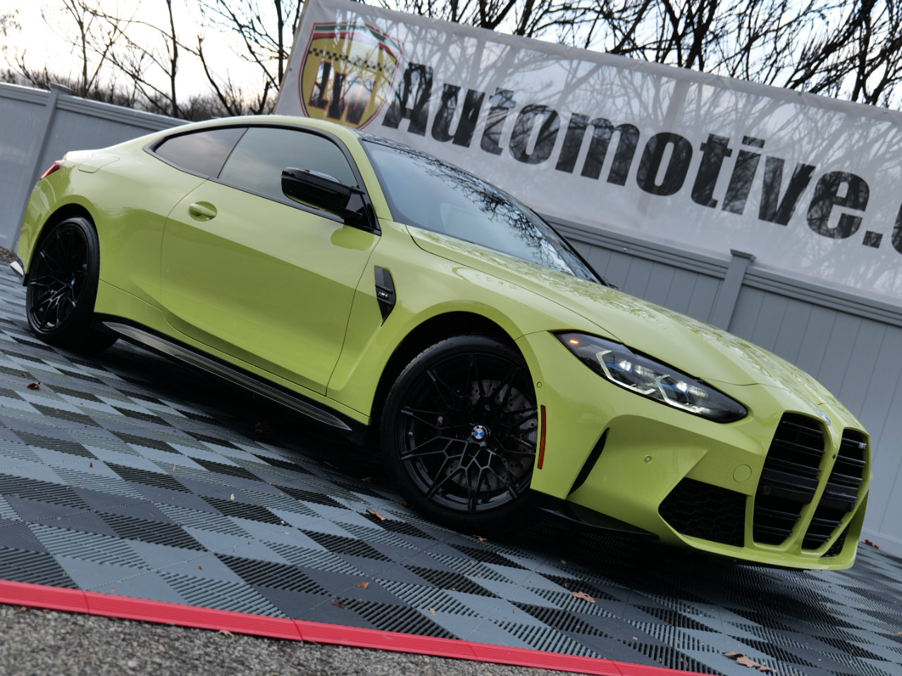 Used 2022 BMW M4 Coupe video 1