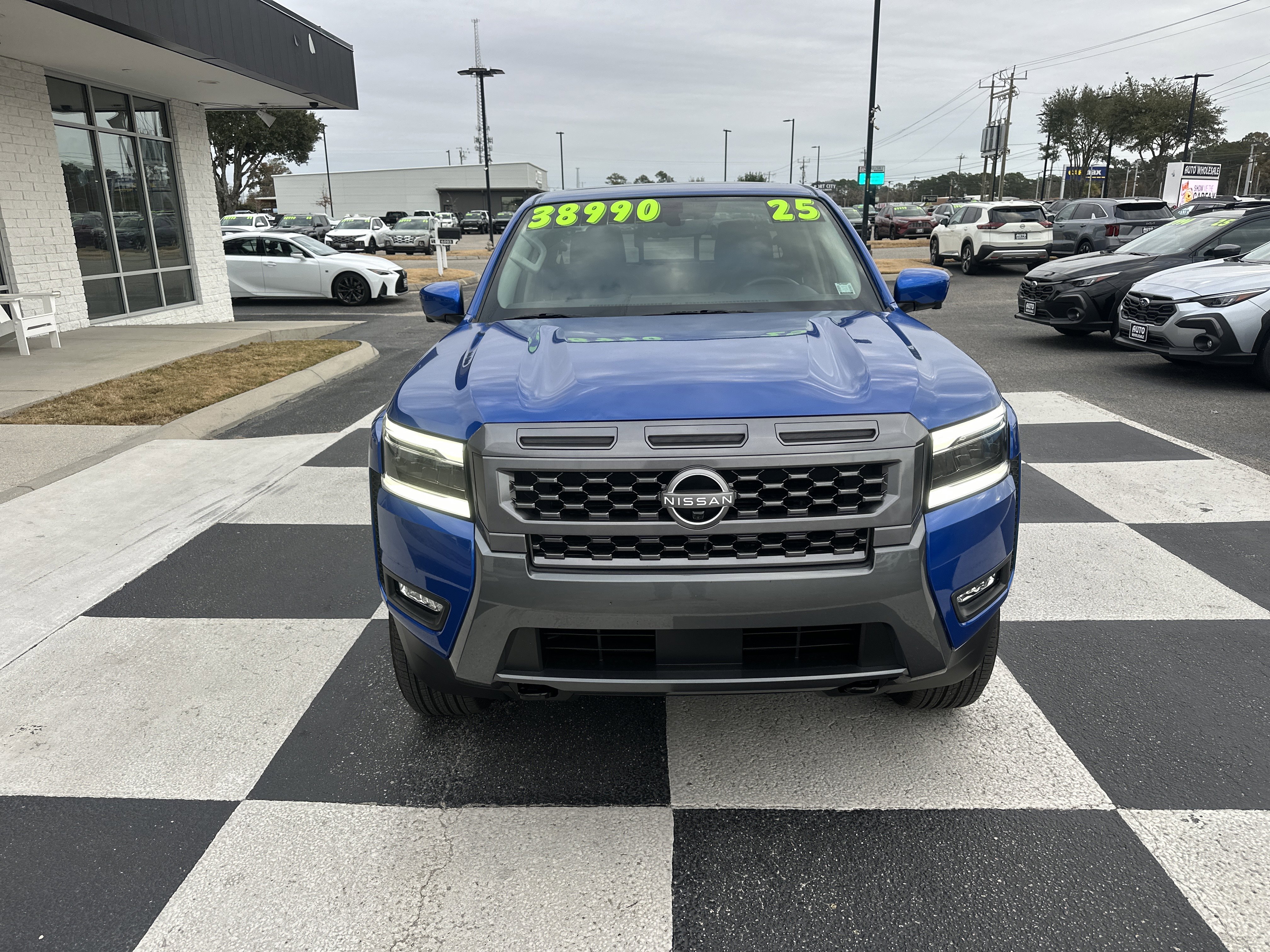 Used 2025 Nissan Frontier SL image 2