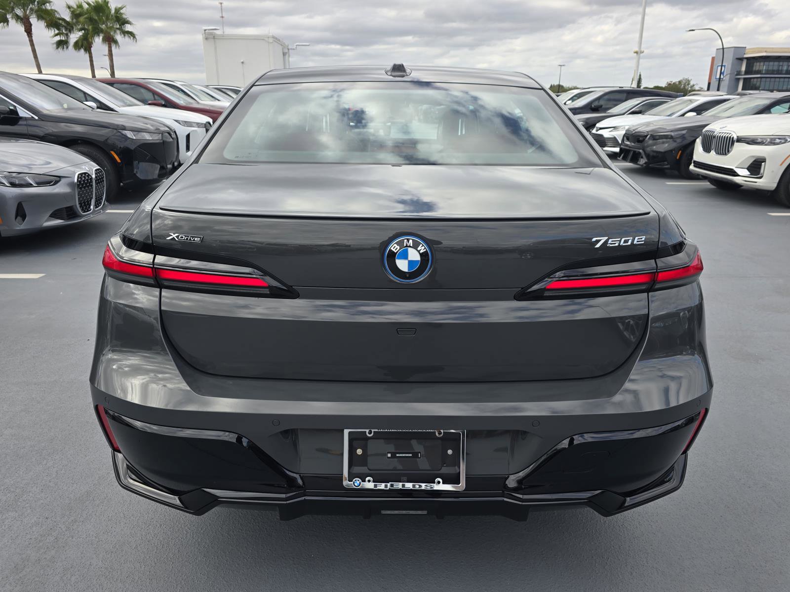 New 2026 BMW 750e xDrive image 4