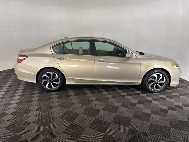 Used 2017 Honda Accord EX image 5