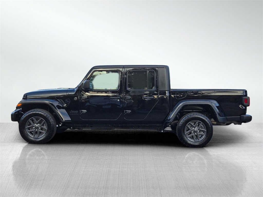 Used 2022 Jeep Gladiator Sport image 7