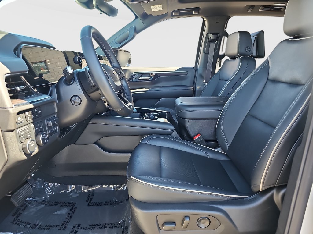 Used 2025 Chevrolet Suburban Premier AWD/4WD image 17
