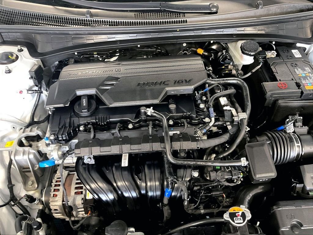 Used 2025 Hyundai Elantra Limited FWD image 34