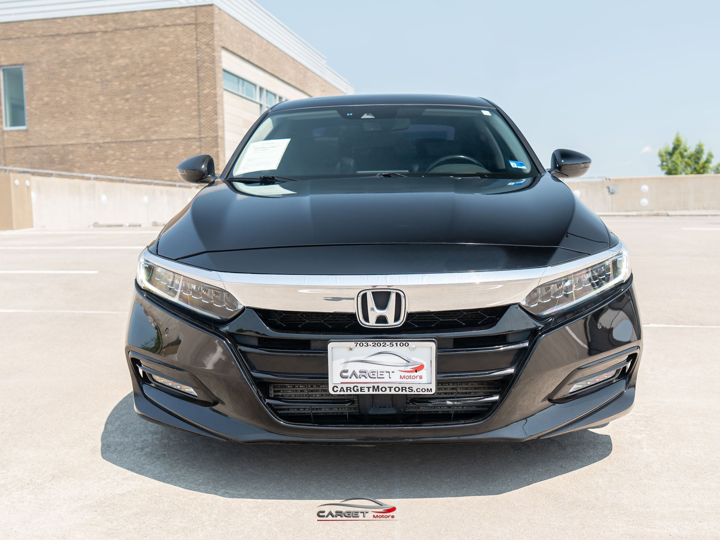 Used 2018 Honda Accord Touring image 2