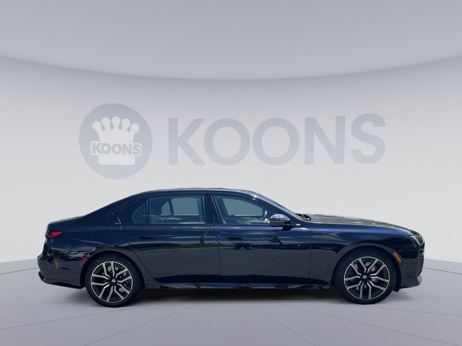 Used 2024 BMW 760i xDrive w/ Premium Package 2 AWD/4WD image 8