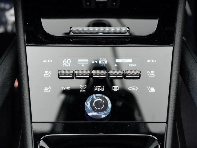 Certified 2025 Porsche Cayenne AWD/4WD image 20