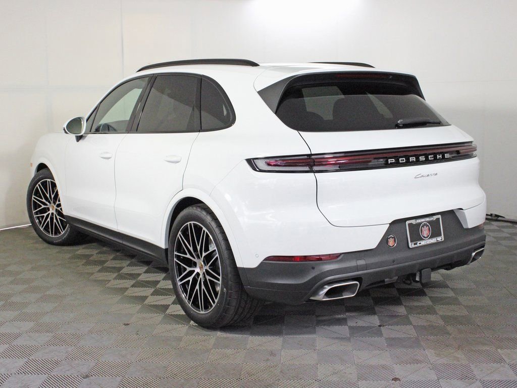 Certified 2025 Porsche Cayenne image 3