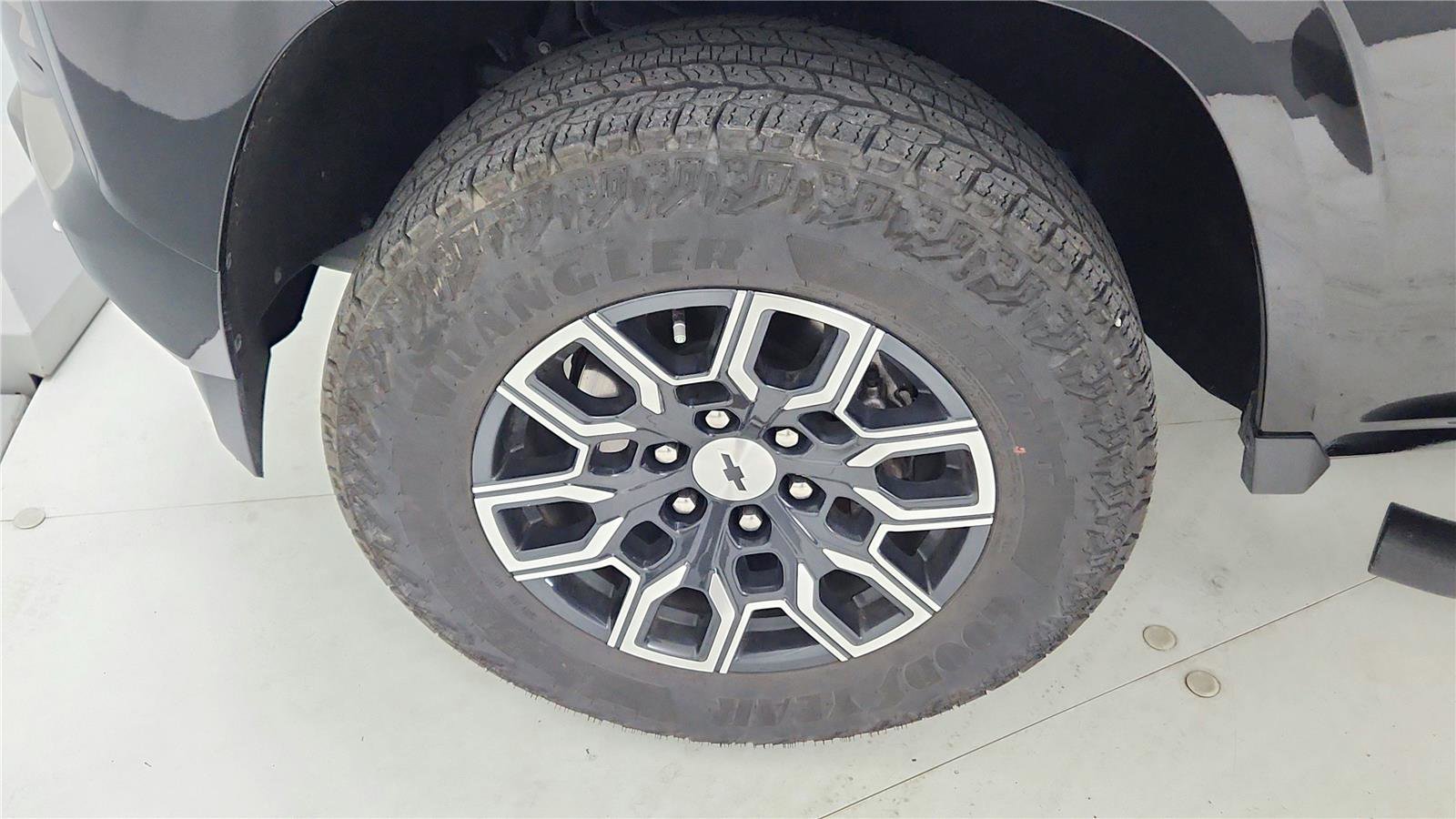 Used 2024 Chevrolet Colorado Z71 w/ Z71 Convenience Package 2 image 30