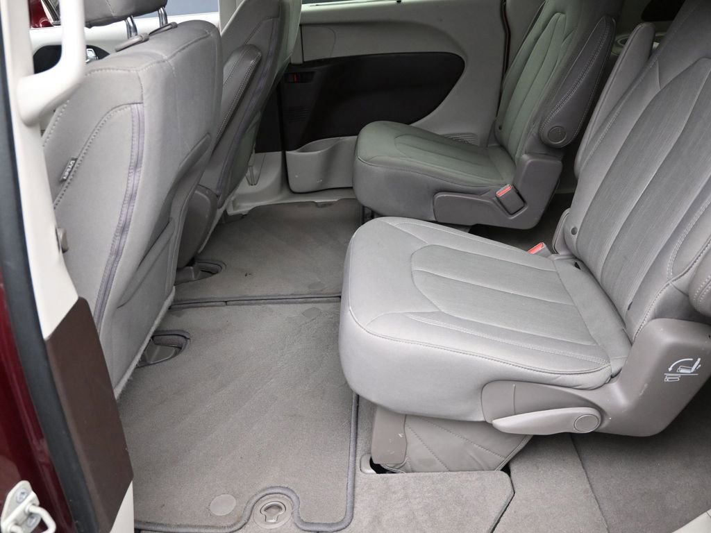 Used 2020 Chrysler Pacifica Touring w/ Advanced Safetytec Group image 11