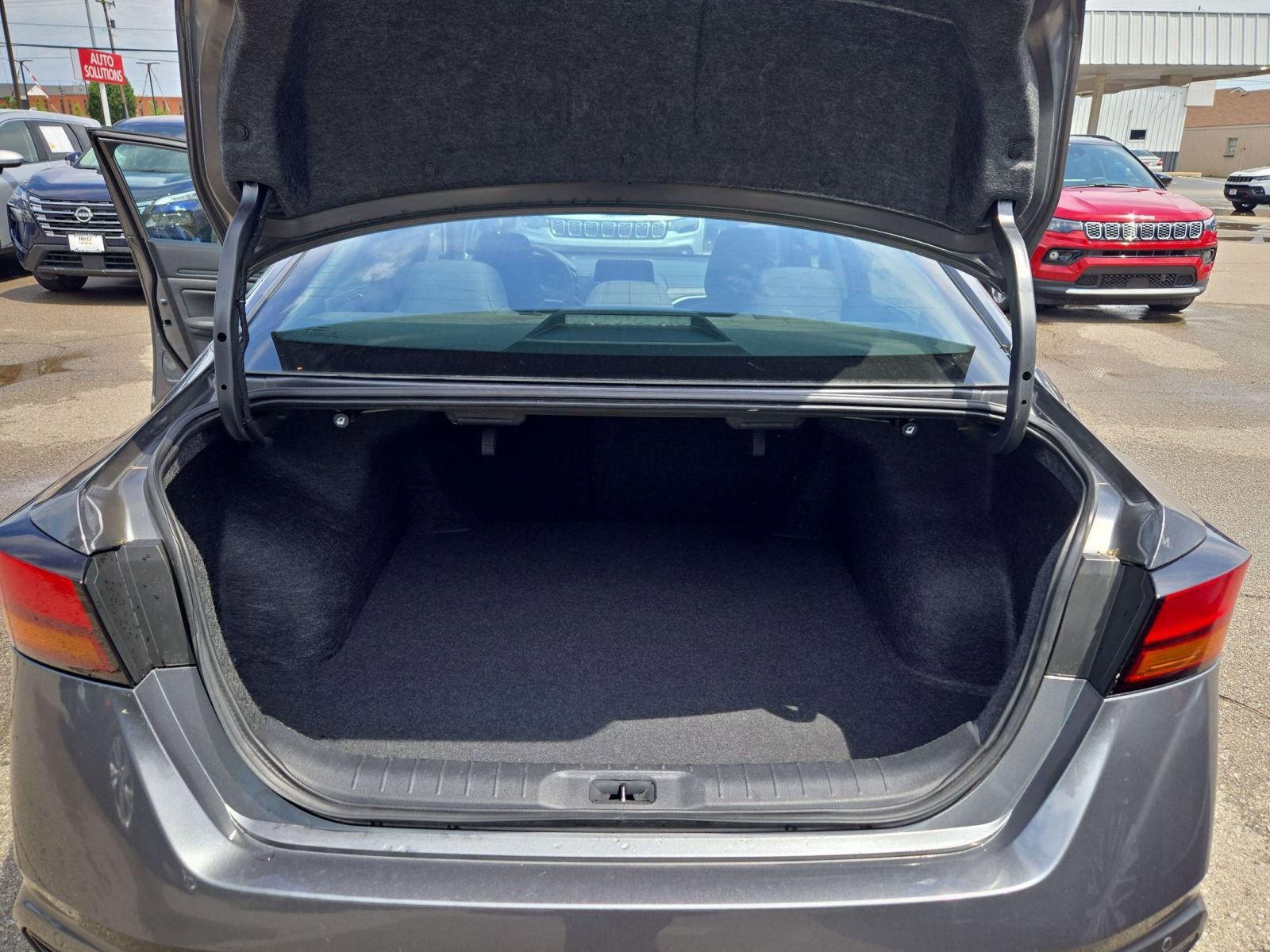 Used 2025 Nissan Altima 2.5 SV FWD image 8