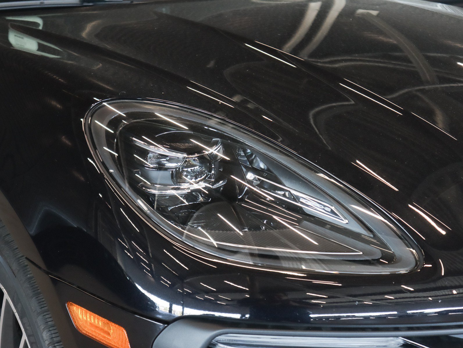 Certified 2023 Porsche Macan AWD/4WD image 26