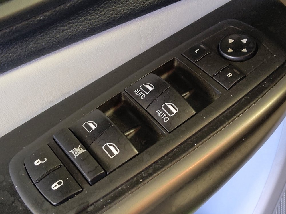 Used 2020 Jeep Cherokee Latitude Plus FWD image 27
