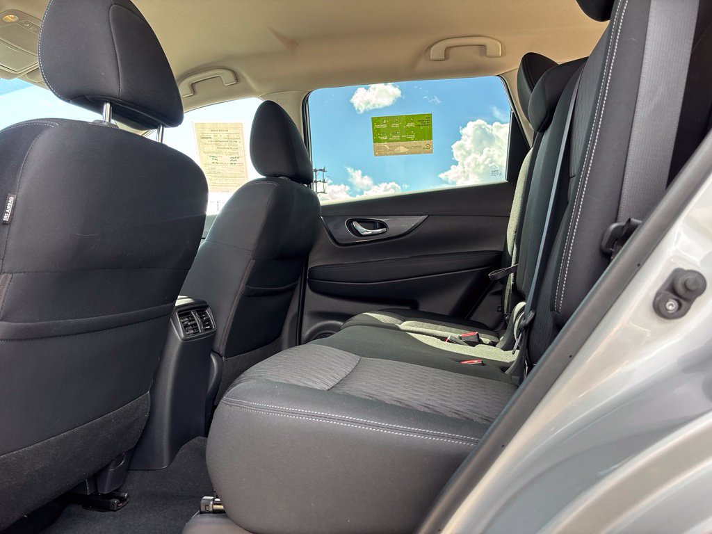 Used 2020 Nissan Rogue SV FWD image 21