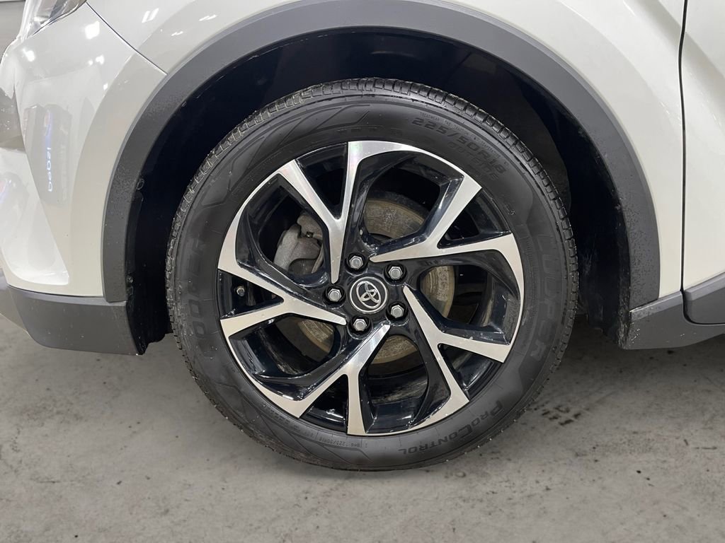 Used 2019 Toyota C-HR XLE image 14