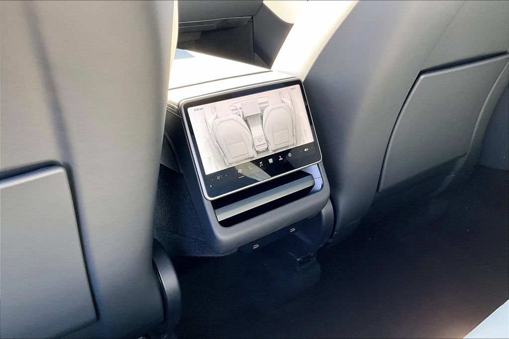Used 2026 Tesla Model Y AWD image 30