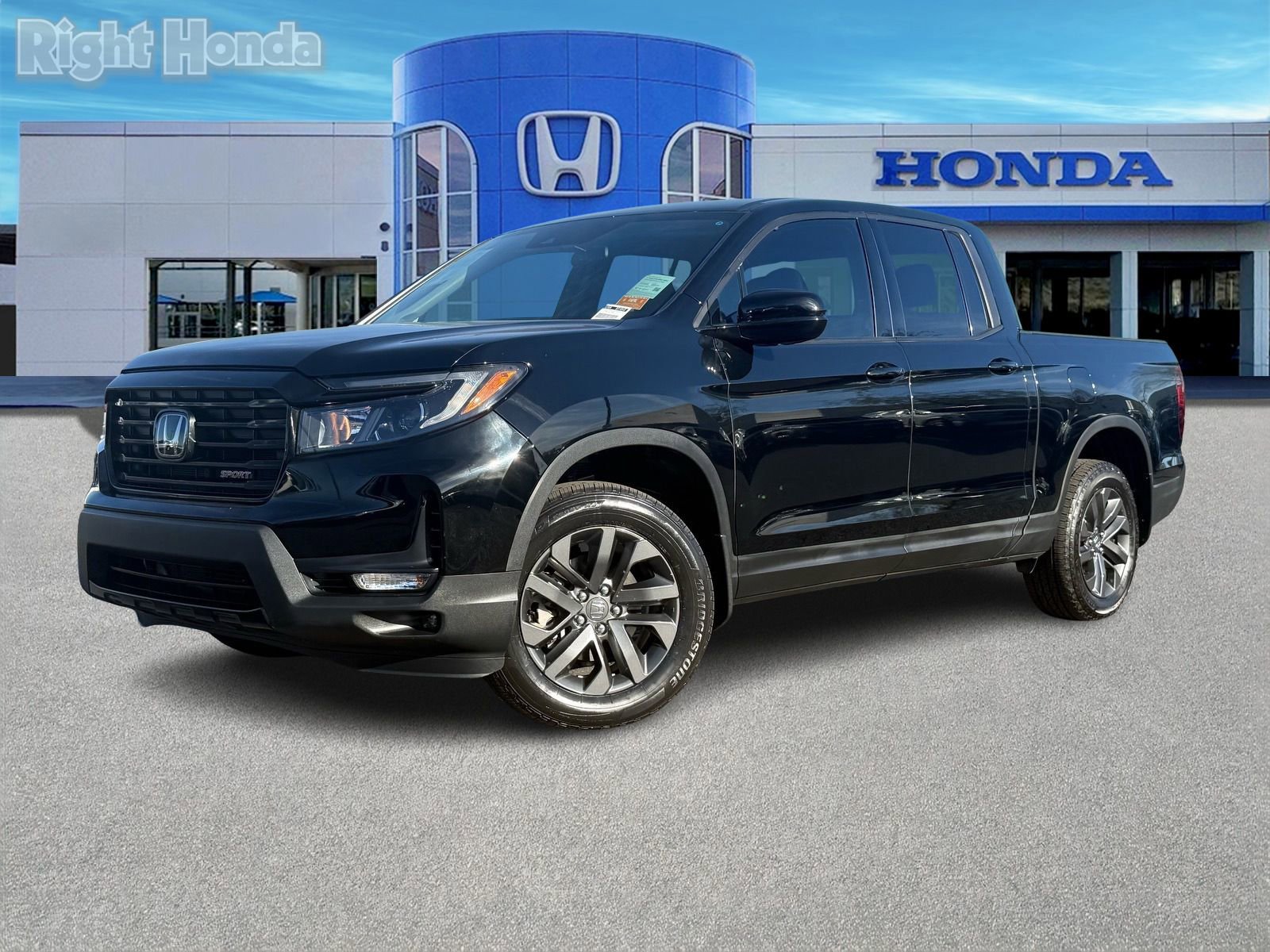 Used 2023 Honda Ridgeline Sport image 2