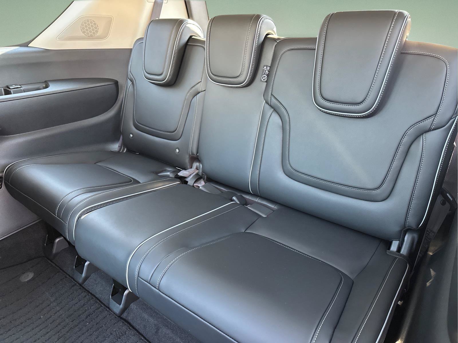 New 2026 INFINITI QX80 Luxe w/ Cargo Package RWD image 18