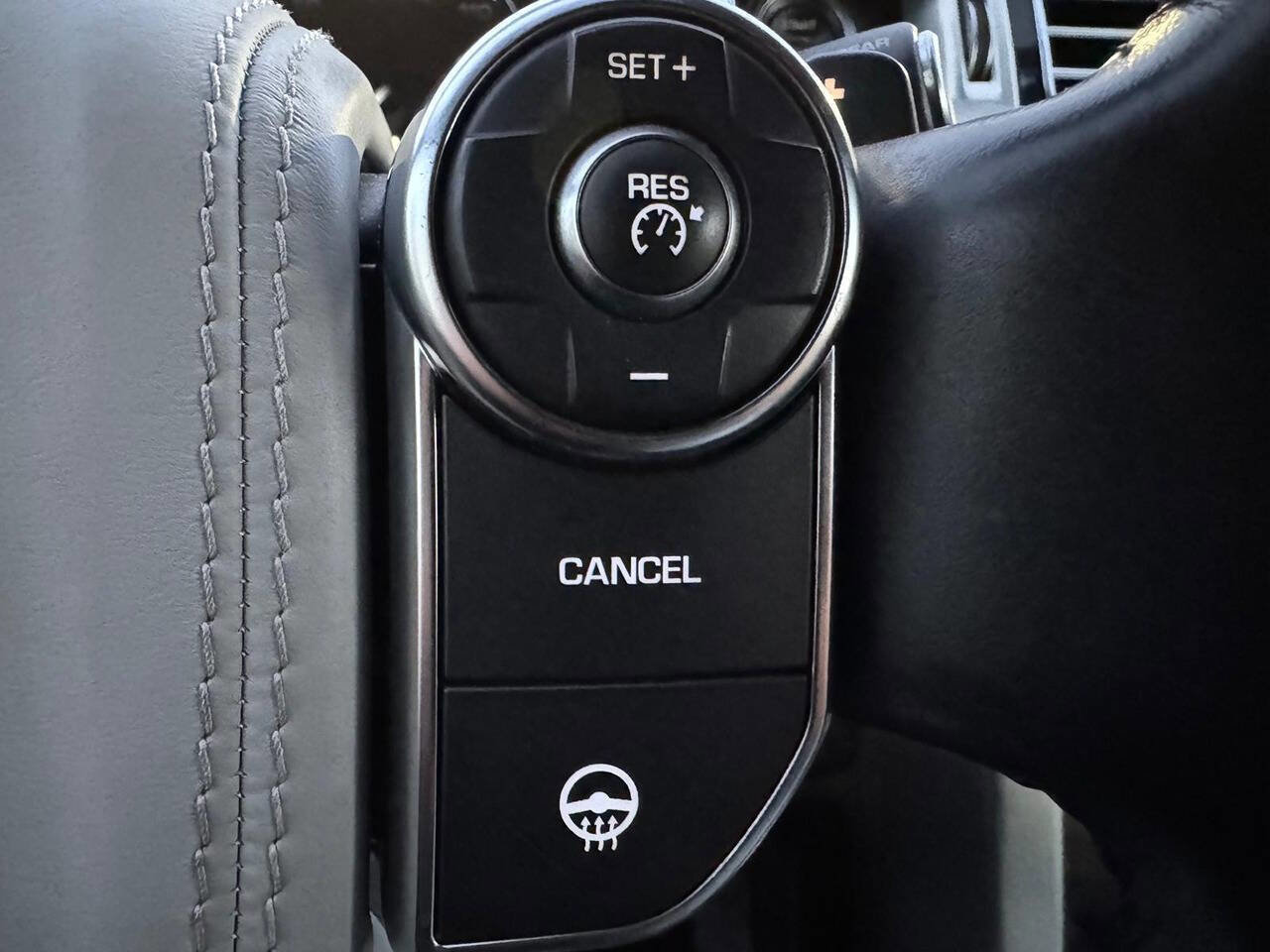 Used 2016 Land Rover Range Rover HSE image 34