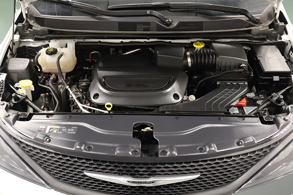 Certified 2023 Chrysler Voyager LX FWD image 23