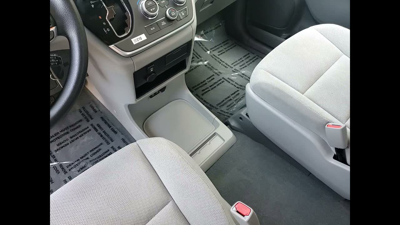 Used 2020 Toyota Sienna L image 26