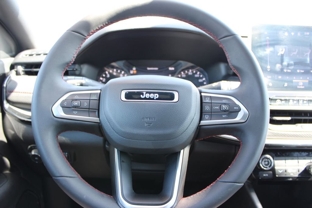 Used 2025 Jeep Compass Trailhawk AWD/4WD image 34