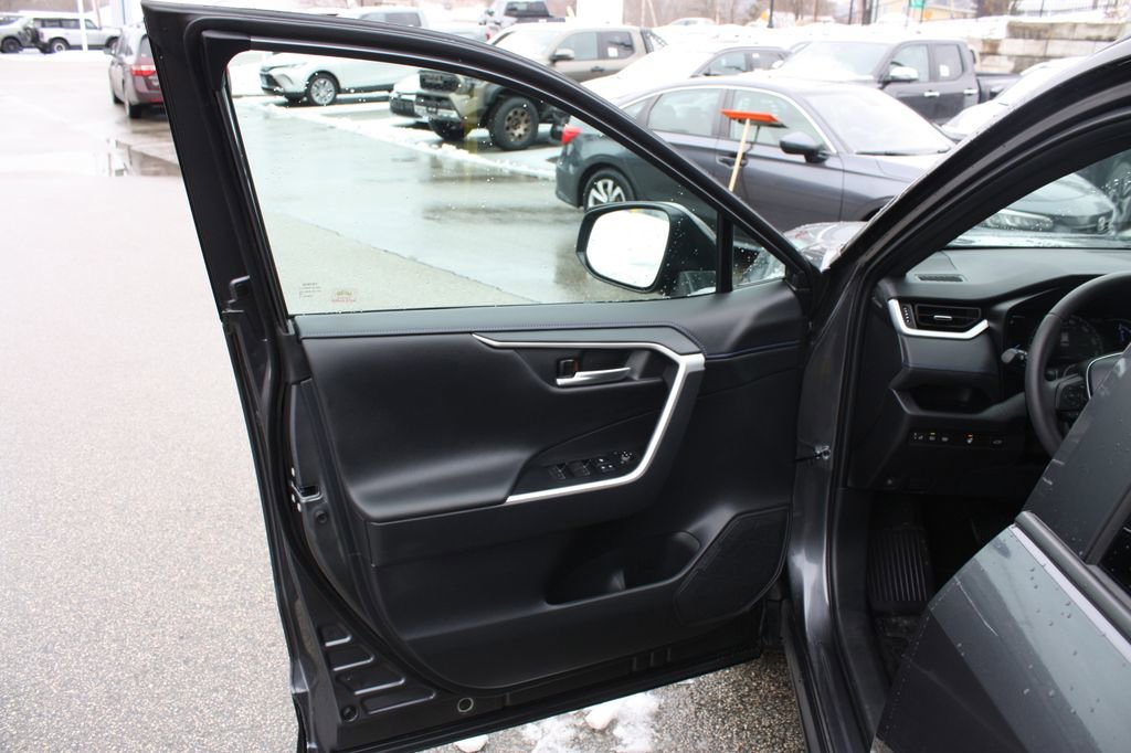 Used 2025 Toyota RAV4 XSE w/ Weather Package image 9