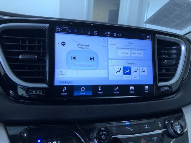 Used 2024 Chrysler Pacifica Touring-L image 28