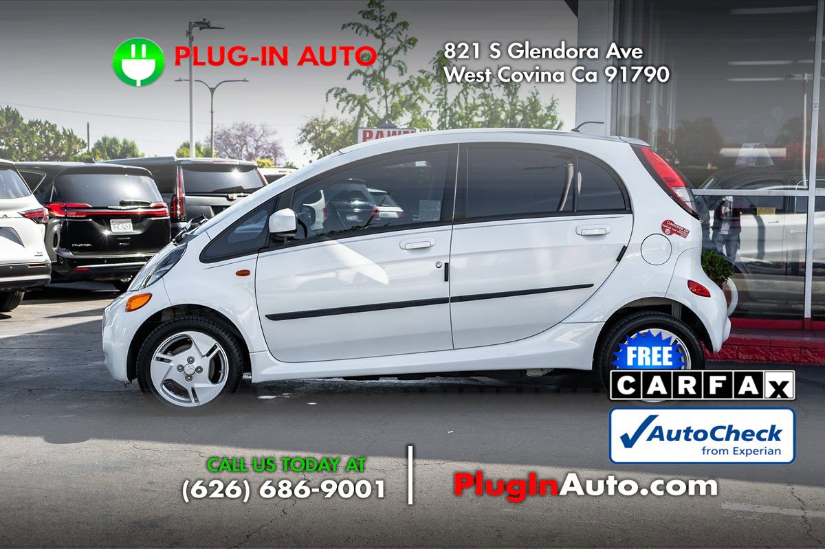 Used 2017 Mitsubishi i ES image 5