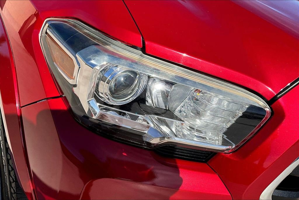 Used 2018 Toyota Tacoma SR5 RWD image 29