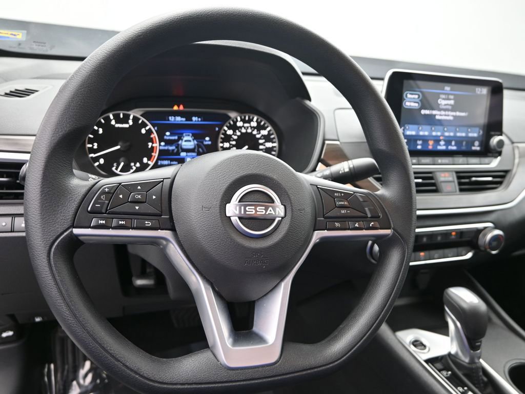 Used 2025 Nissan Altima 2.5 SV image 19