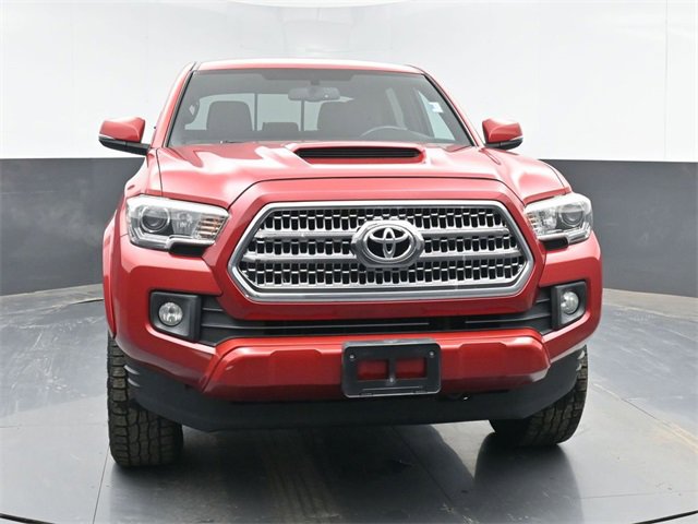 Used 2017 Toyota Tacoma TRD Sport w/ Tow Package (A/T) image 5