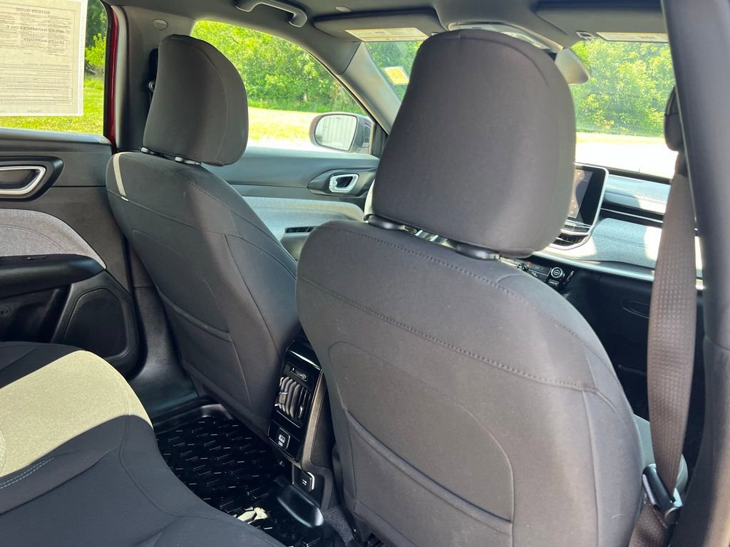 Used 2025 Jeep Compass Sport image 15