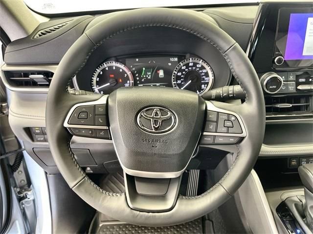 Certified 2024 Toyota Highlander LE image 11