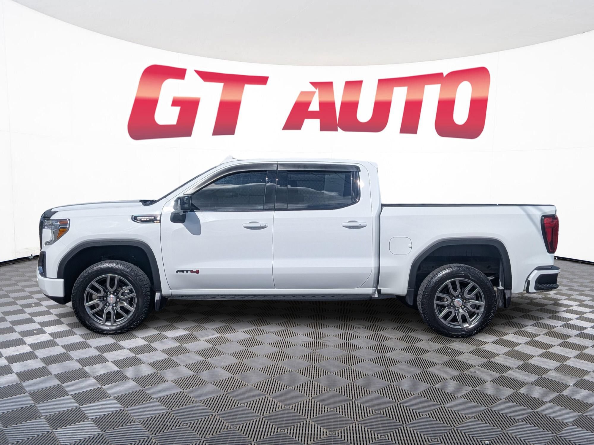 Used 2022 GMC Sierra 1500 AT4 w/ AT4 Carbonpro Edition AWD/4WD image 3