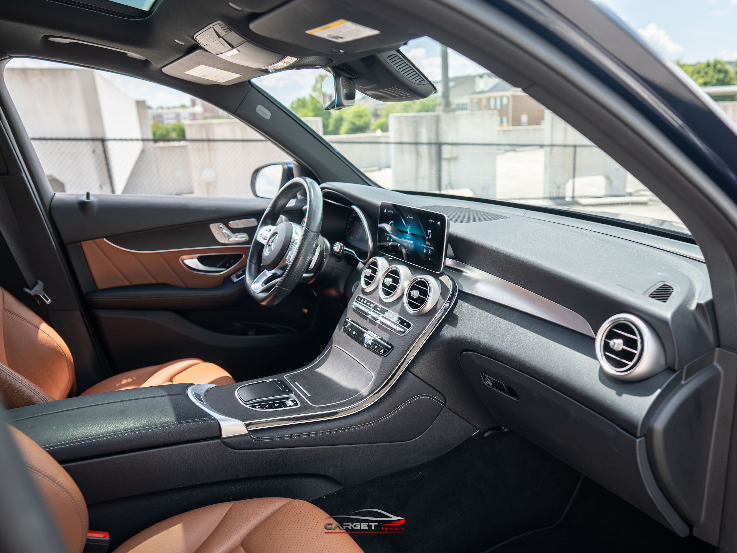 Used 2021 Mercedes-Benz GLC 300 4MATIC w/ AMG Line image 15