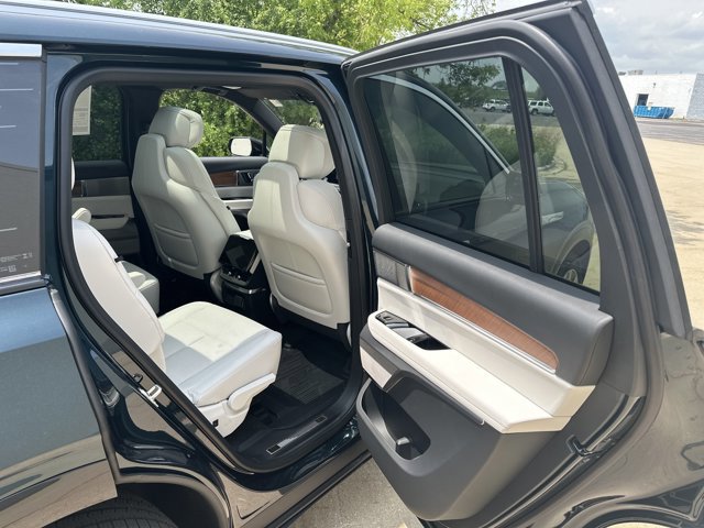 New 2026 Cadillac Vistiq Luxury w/ LPO, Floor Liner Package image 28