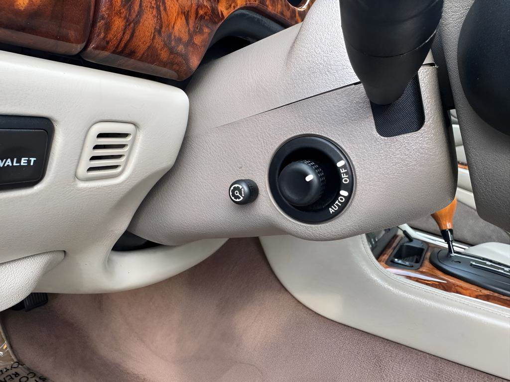 Used 2002 Jaguar XK8 Convertible image 28