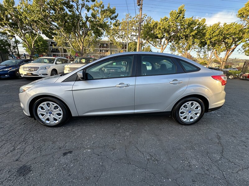 Used 2012 Ford Focus SE FWD image 8