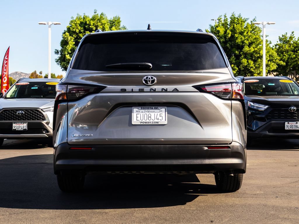 Used 2026 Toyota Sienna LE AWD/4WD image 8