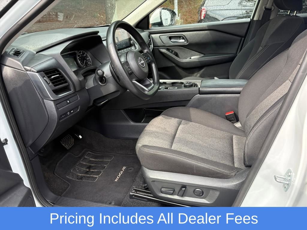 Used 2024 Nissan Rogue SV AWD/4WD image 16