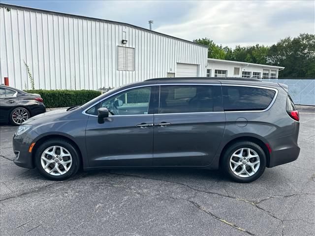 Used 2017 Chrysler Pacifica Touring Plus w/ Tire & Wheel Group FWD image 7