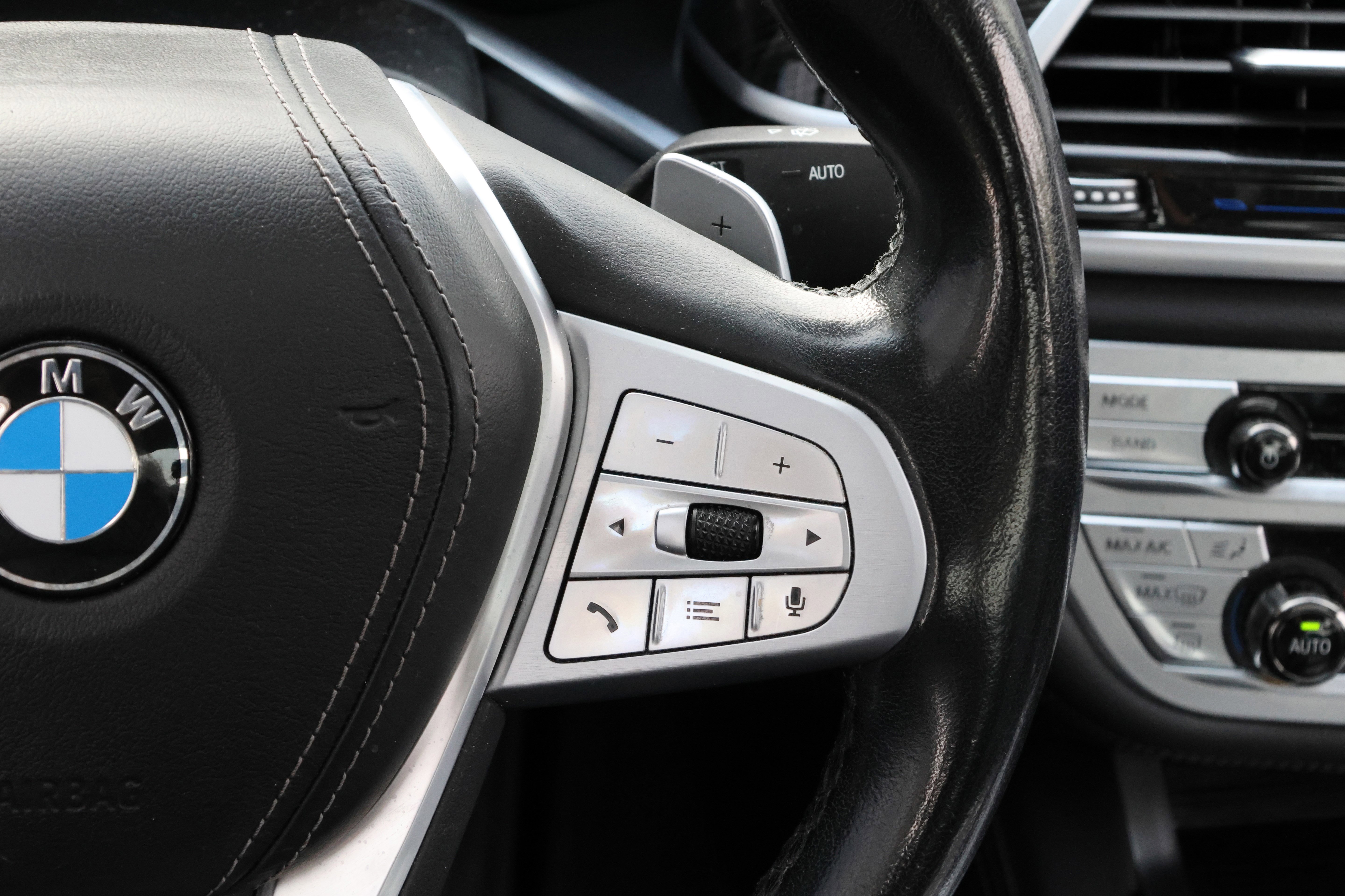 Used 2020 BMW 740i w/ Premium Package RWD image 31
