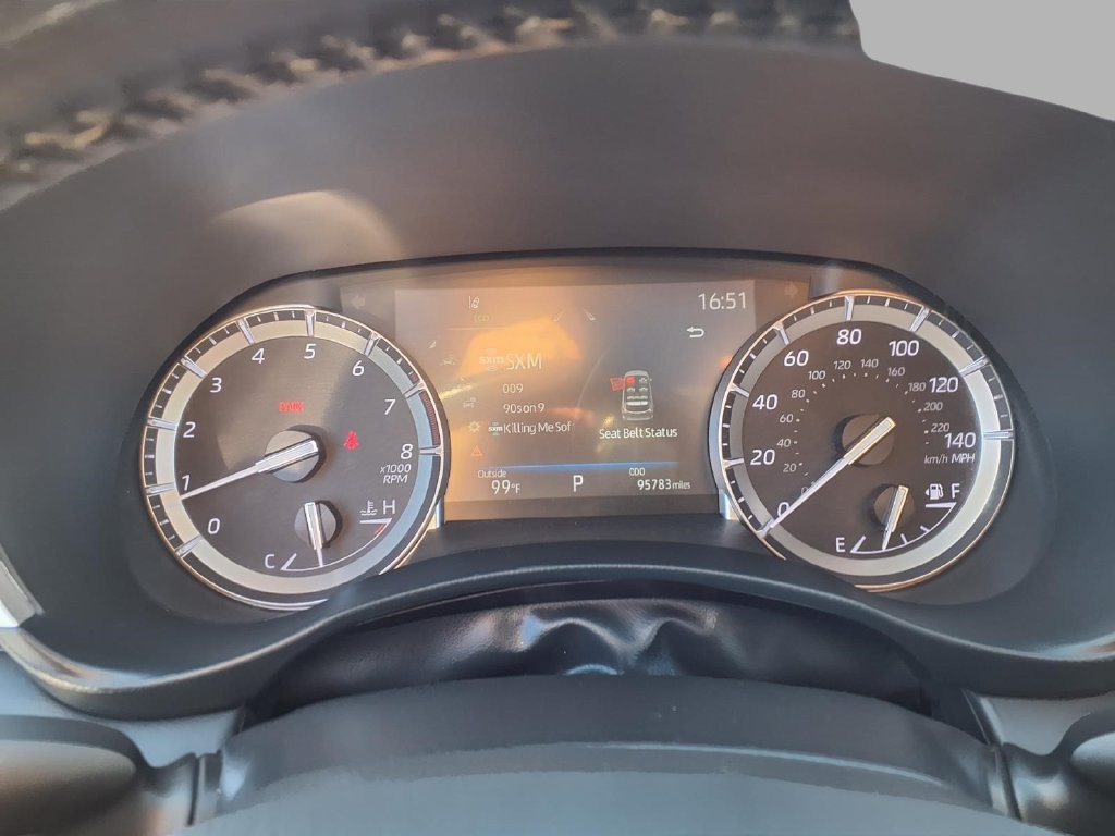 Used 2022 Toyota Highlander XLE FWD image 18